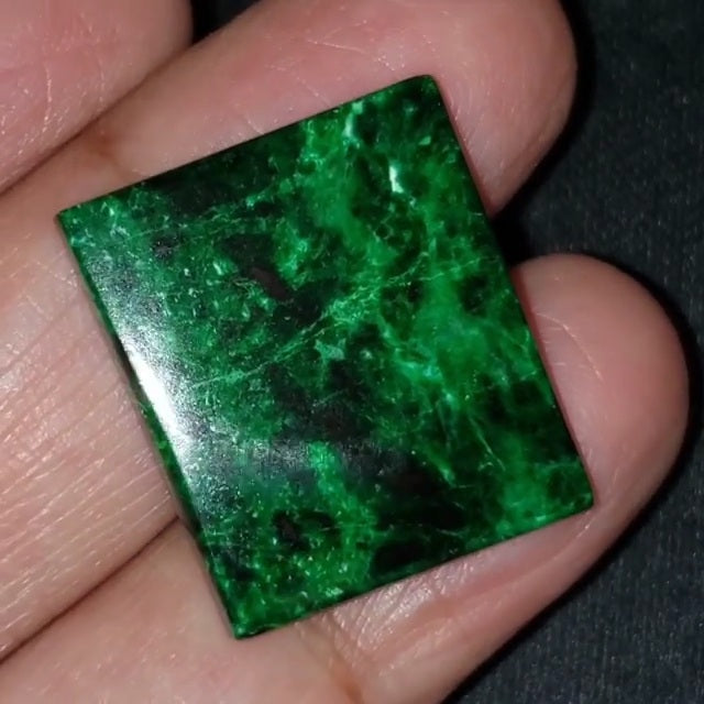 Natural Bright Green Maw Sit Sit Cabochon 25x20mm