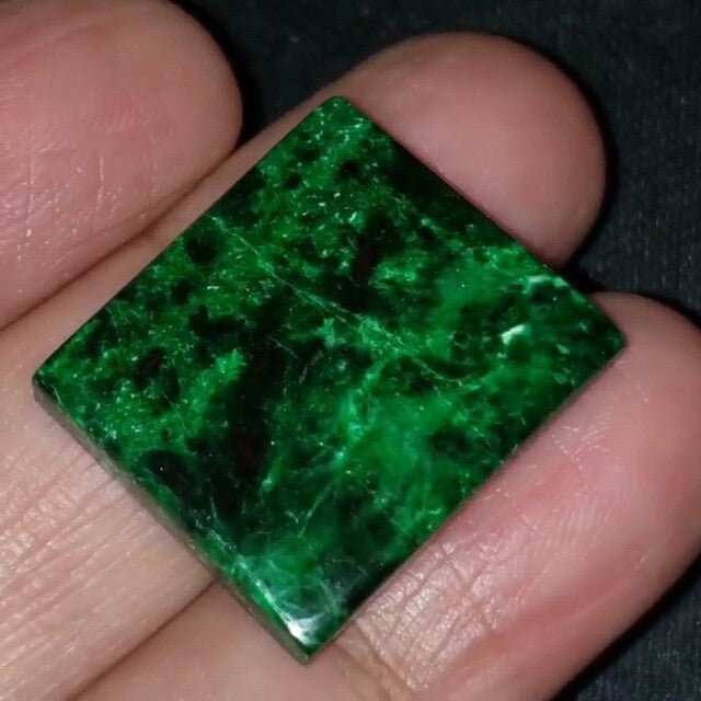 Natural Bright Green Maw Sit Sit Cabochon 25x20mm