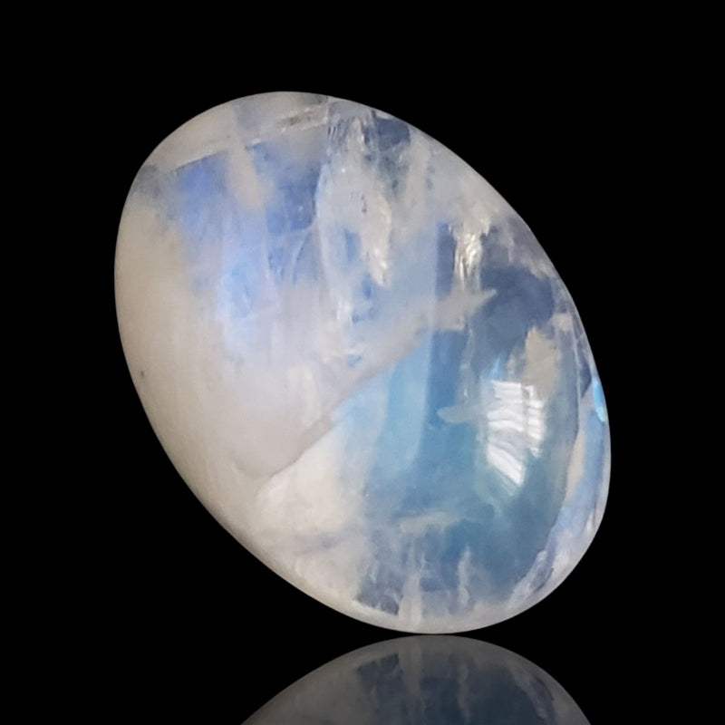 19.5Ct Natural Rainbow Moonstone Cabochon. Size- 21x15mm