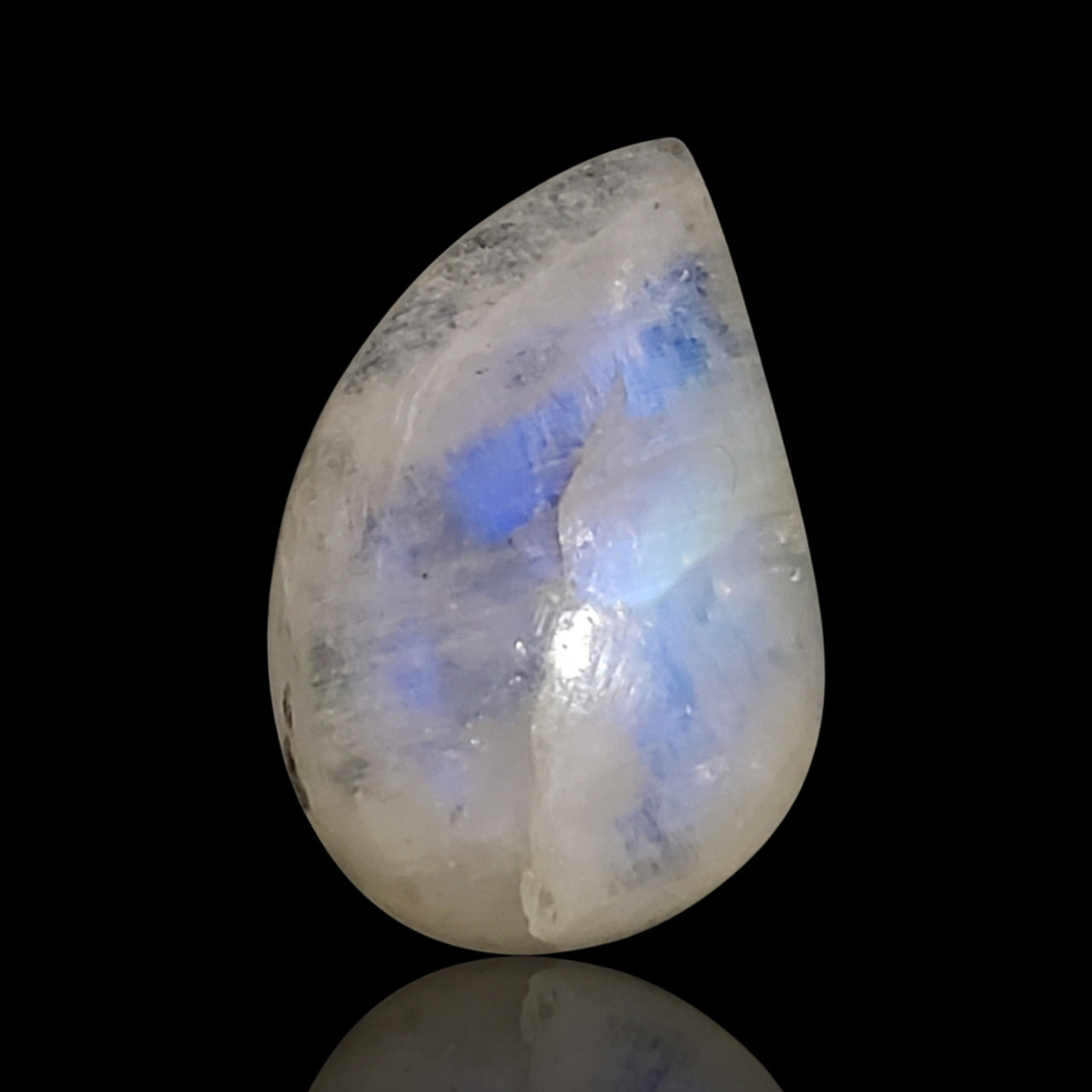 20.5Ct Natural Rainbow Moonstone Cabochon. Size- approx. 23x15mm