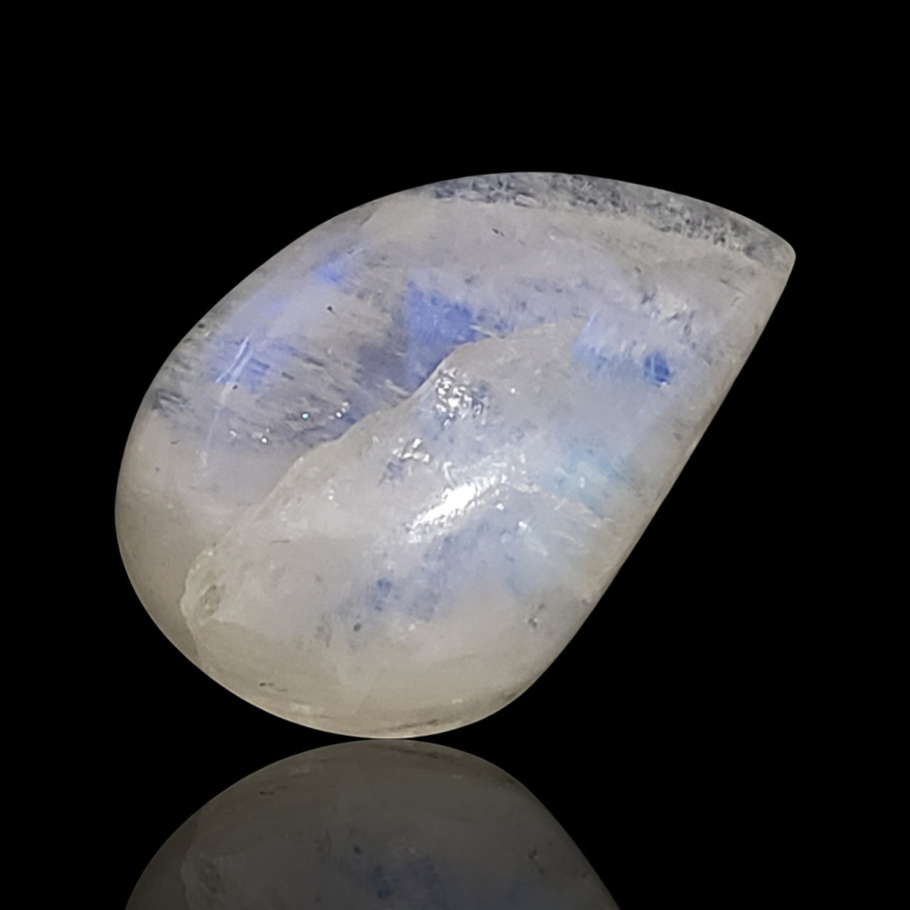 20.5Ct Natural Rainbow Moonstone Cabochon. Size- approx. 23x15mm