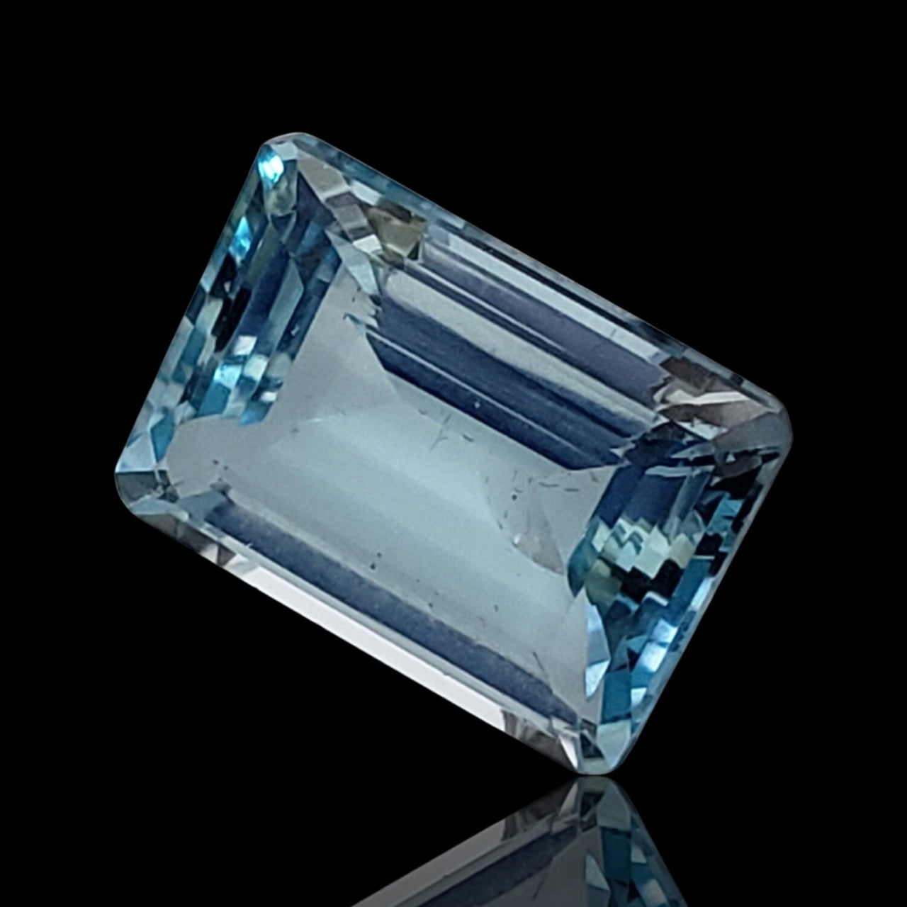 22.5Ct Natural Blue Topaz Faceted 18.5x14x8.5mm