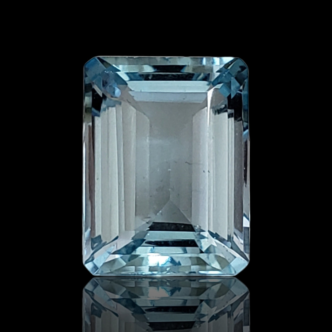 22.5Ct Natural Blue Topaz Faceted 18.5x14x8.5mm