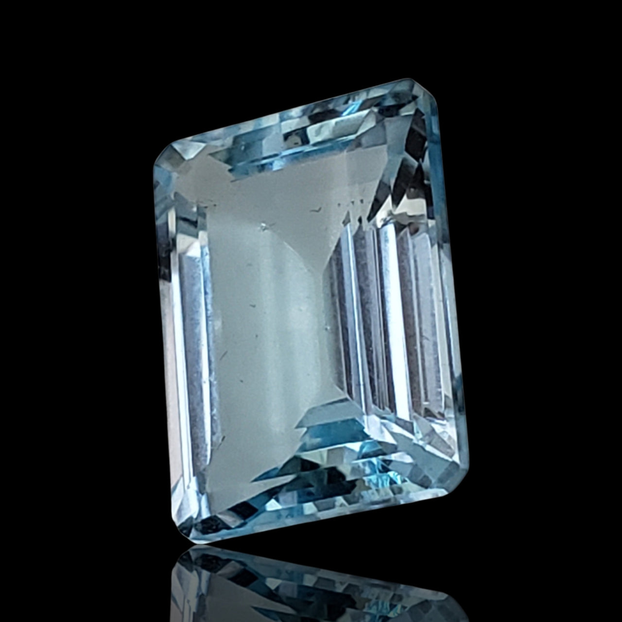 22.5Ct Natural Blue Topaz Faceted 18.5x14x8.5mm