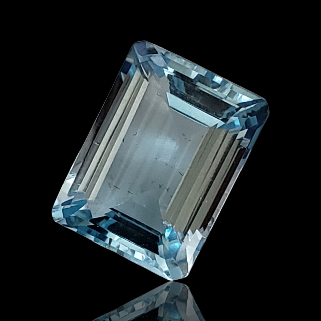 22.5Ct Natural Blue Topaz Faceted 18.5x14x8.5mm