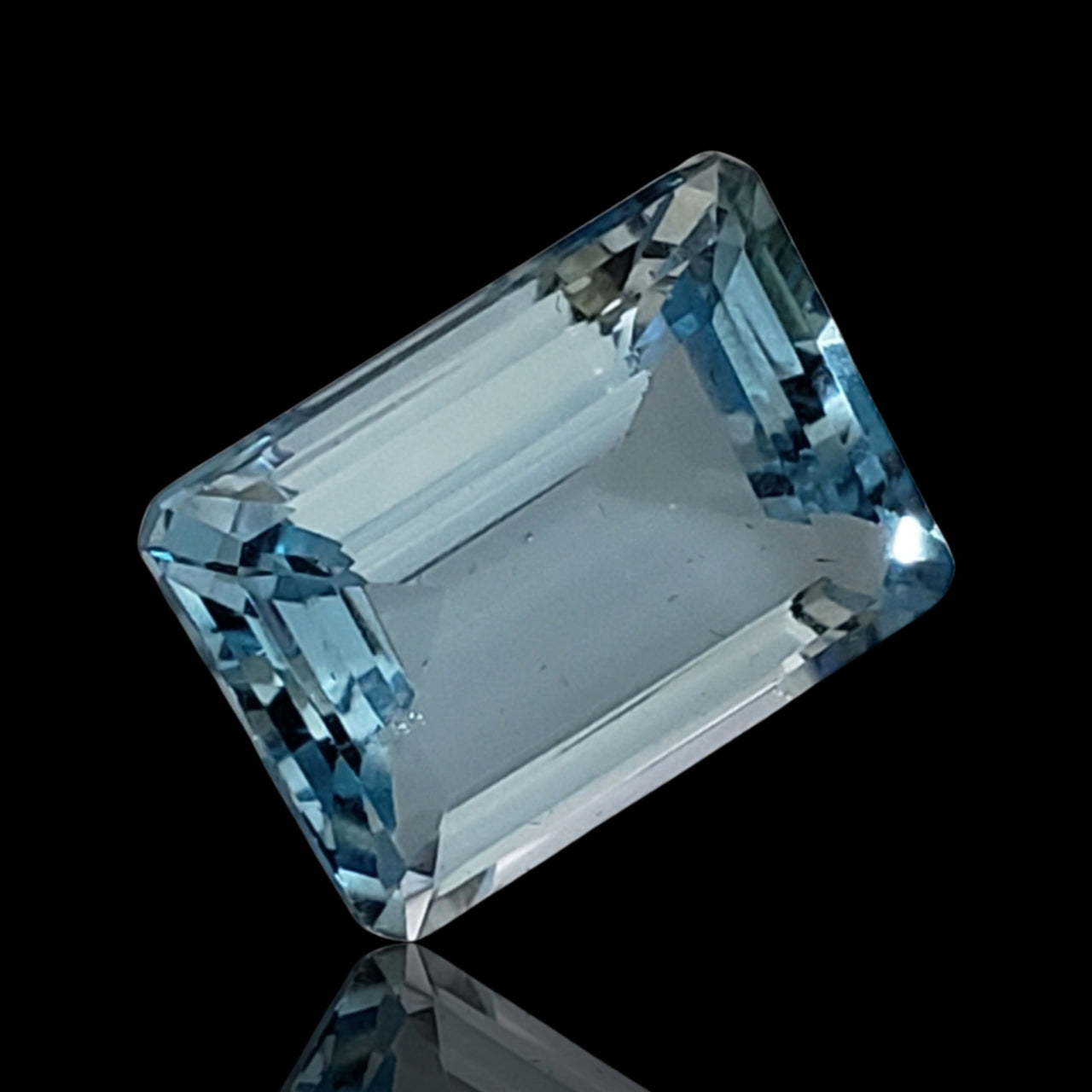 22.5Ct Natural Blue Topaz Faceted 18.5x14x8.5mm